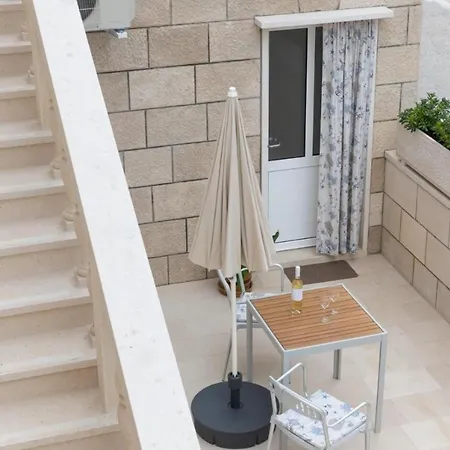 Apartments Ruza- 50M From Beach Appartement