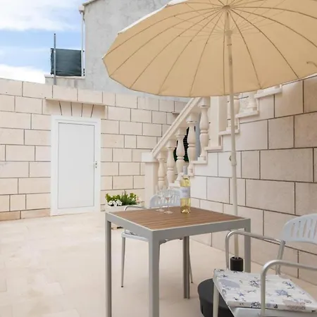 Apartments Ruza- 50M From Beach Appartement