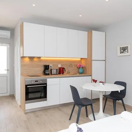 Apartments Ruza- 50M From Beach Appartement
